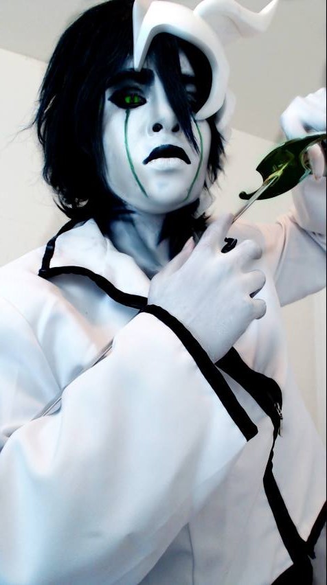 Black guy dressed as ulquiorra