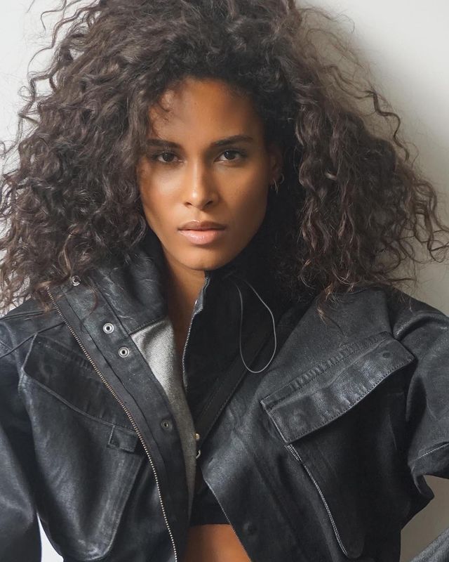 Cindy bruna serious face