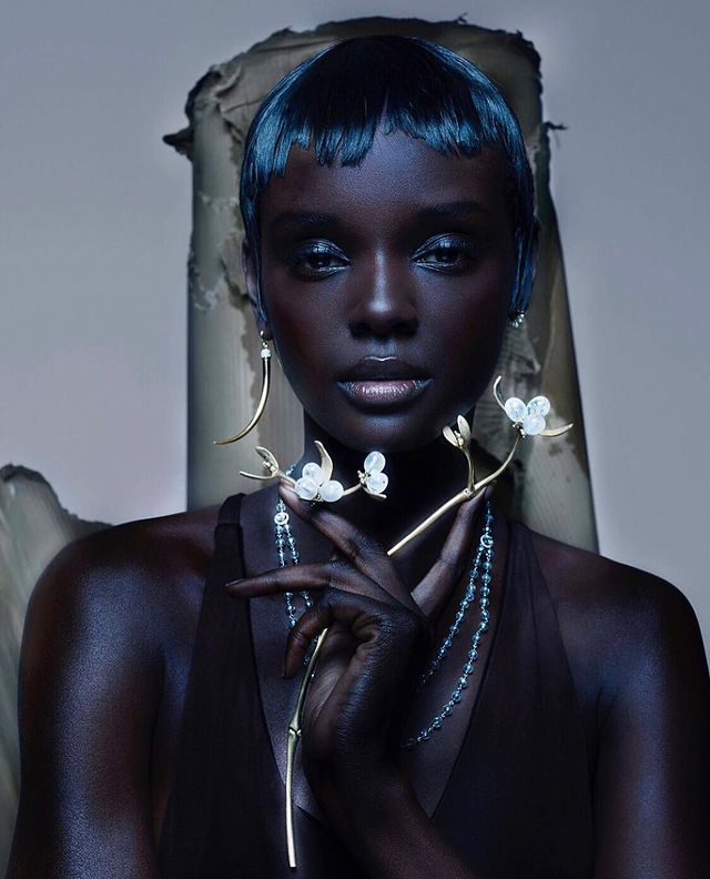 Duckie thot dark blue wig