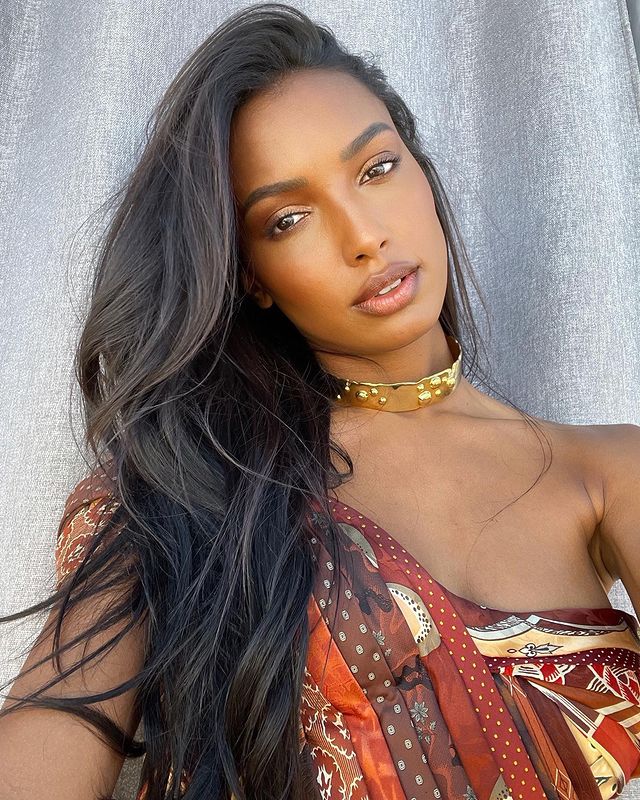 Jasmine tookes selfie