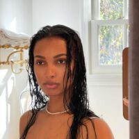 Jasmine tookes wet her hair