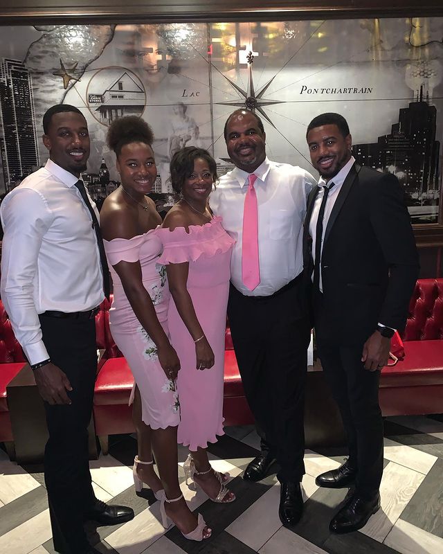 Simone Manuel With Mom And Dad Family