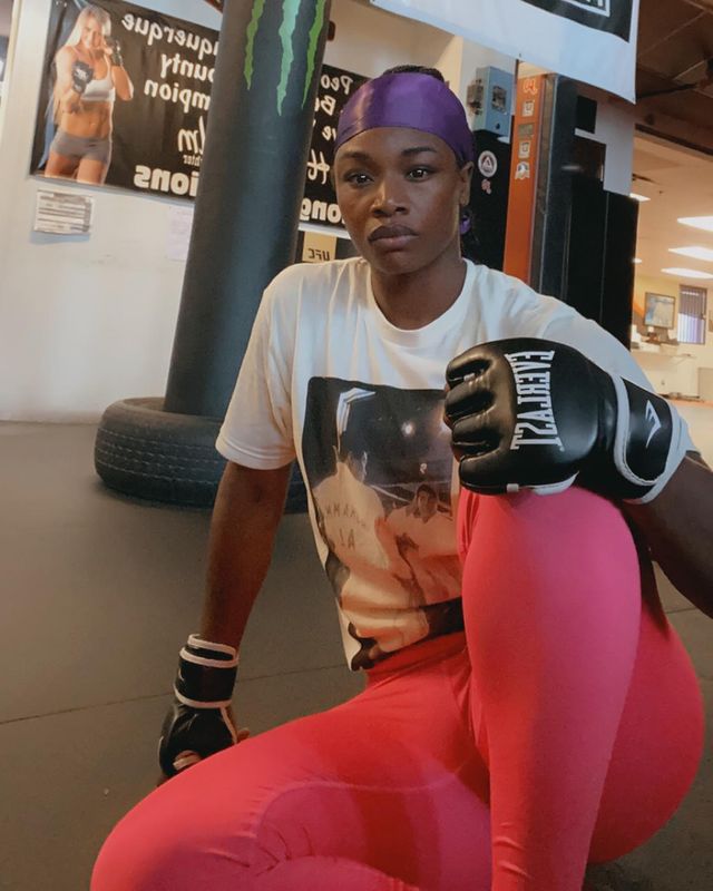 Claressa Shields everlast gloves