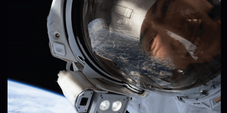 NASA astronaut Christina Koch takes an out-of-this-world “space-selfie” with the Earth behind her.